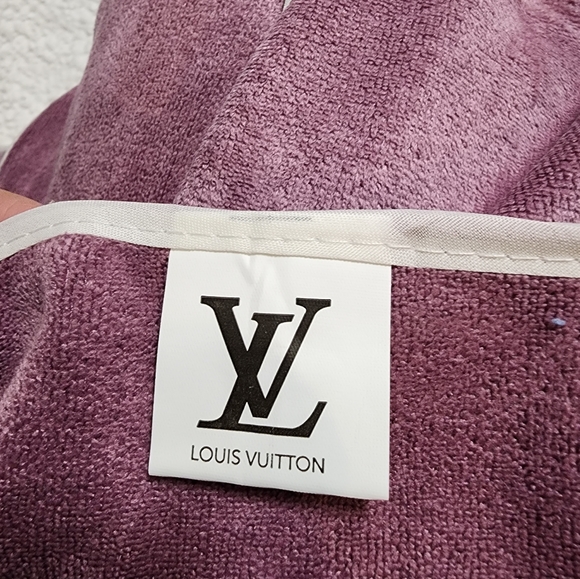 LV Towel Set NWT - Picture 9 of 12